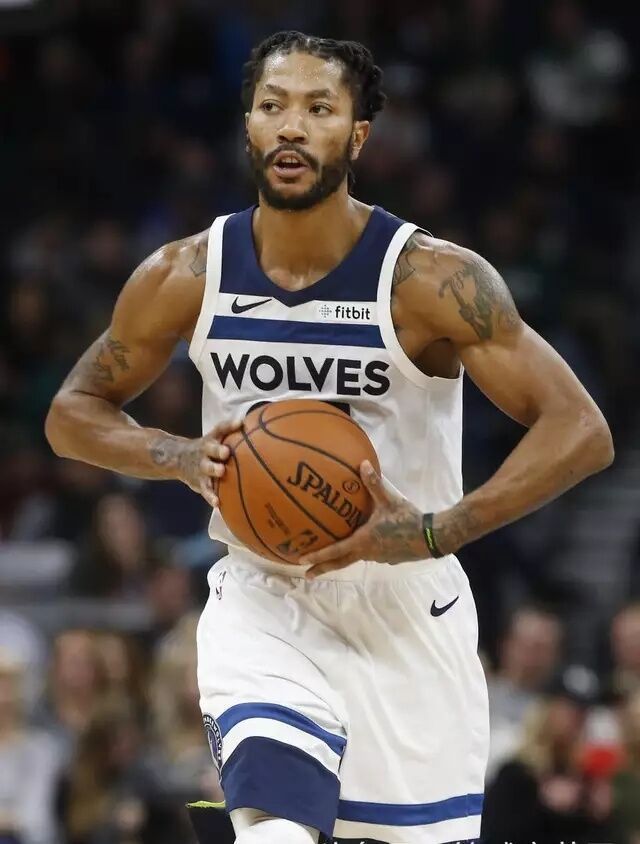 包含阿扎伦卡迎来十二赛季出色发挥，快船观众热烈欢呼！上演精彩一战的词条