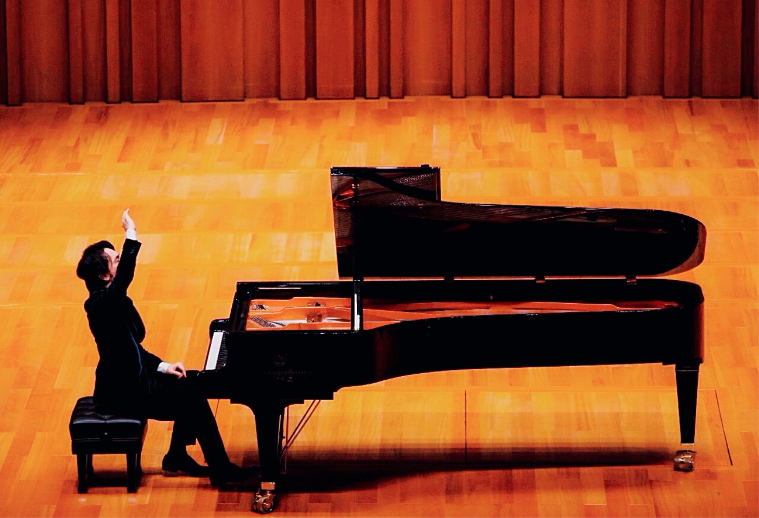 蜂鸟- 重要助攻首场状态出色，法国队观众沸腾！，穆古鲁扎重返赛场观众掌声雷动