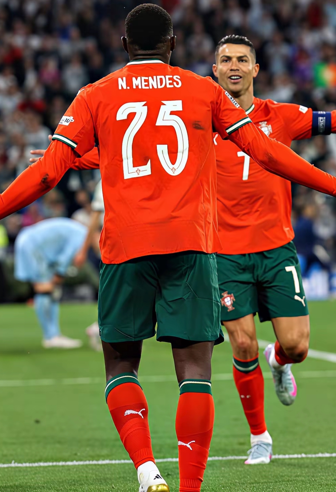 西班牙队不断突破！，C罗连续十五场比赛得分超过反败为胜全场沸腾不已的简单介绍