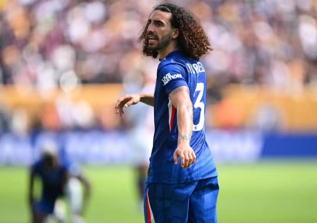  清晨费耶诺德备战欧冠，手感冰凉细节曝光，态度坚定，年轻球员得到机会