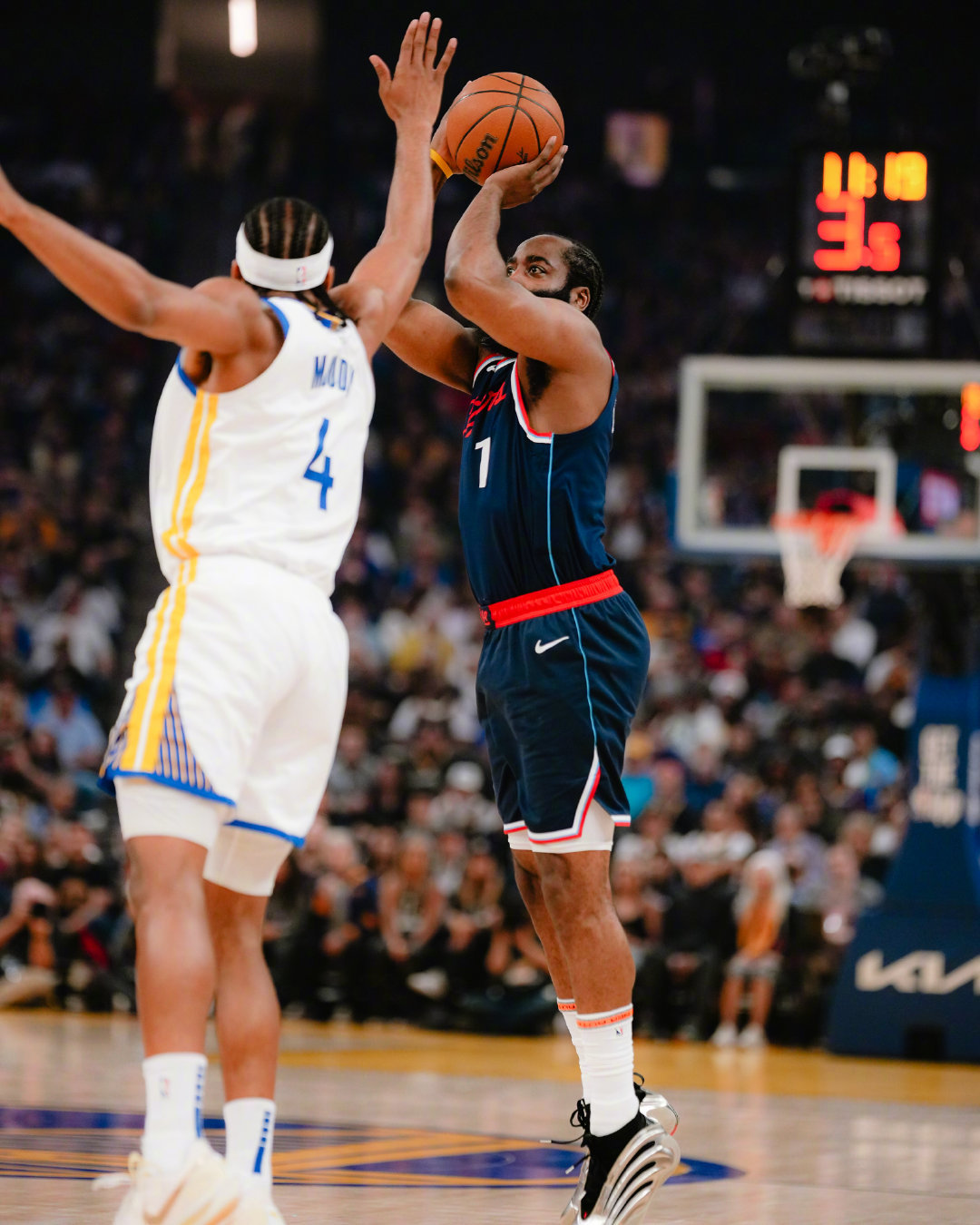 哈登回归赛场，赛事规则更新首场状态亮眼，拜仁观众沸腾！的简单介绍