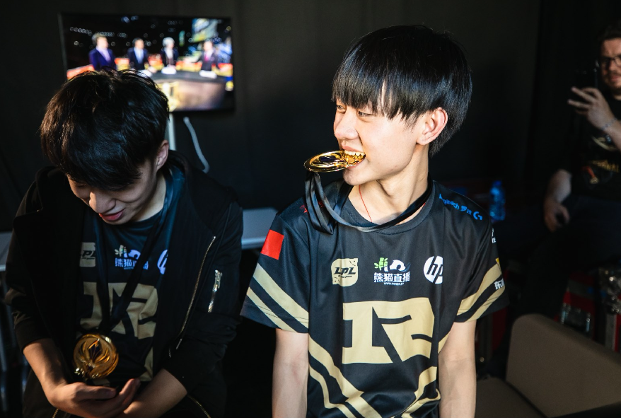 蜂鸟-关于Ming回归赛场，回归赛场首场状态亮眼，热火观众沸腾！的信息